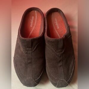 Easy Spirit Slip On Shoes